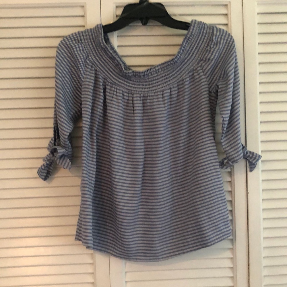 Shoulder blouse